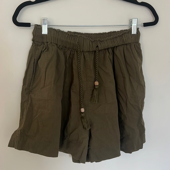 Faherty Marina Seersucker Army Green Drawstring Short - Picture 2 of 2